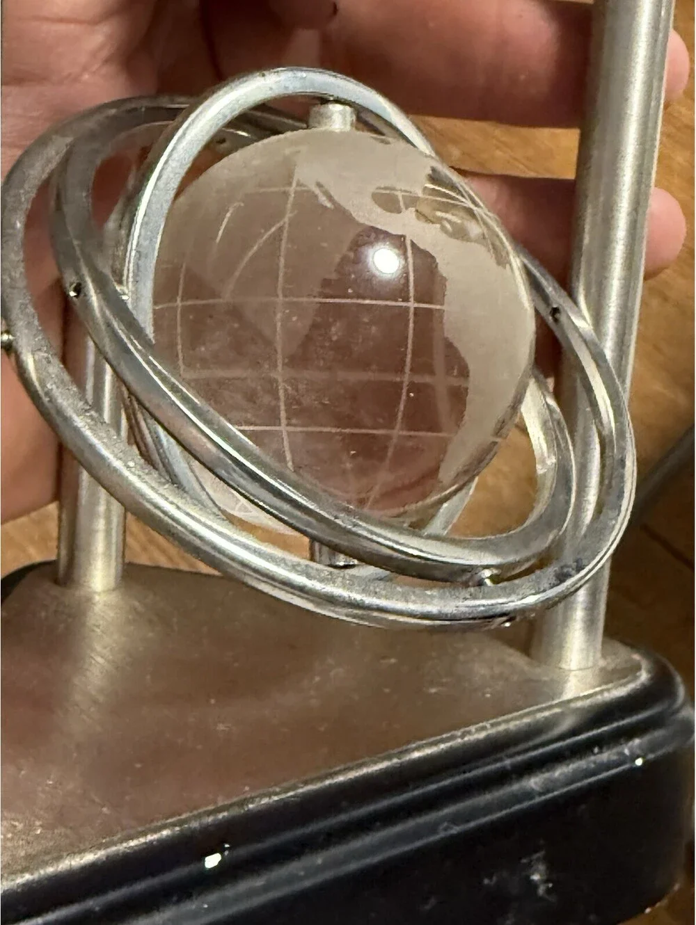 Vintage Bechmark Quartz Spinning Desk Clock Crystal Globe ( Untested )